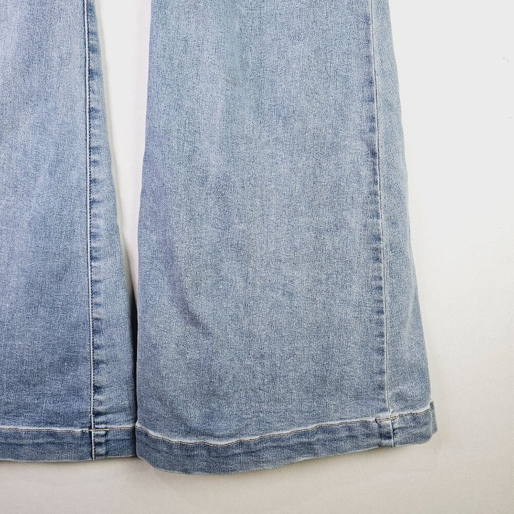 We the FREE PEOPLE Women's Venice Beach Flare Jean Pull-on, Size 30 - Picture 6 of 8